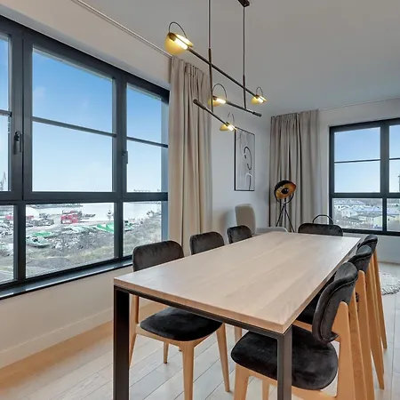 Doki Living 2 Bedroom - Parking & Foodhall