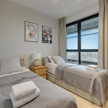 Doki Living 2 Bedroom - Parking & Foodhall Apartment *