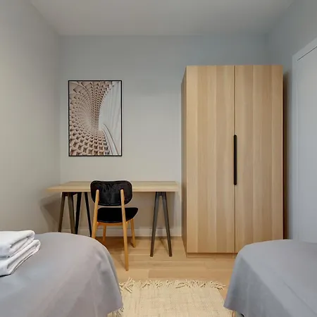 Doki Living 2 Bedroom - Parking & Foodhall Apartment *